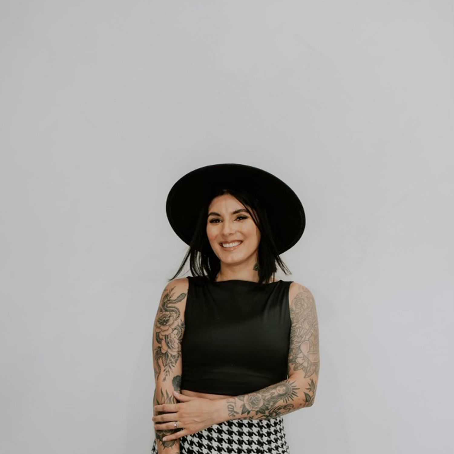 Portrait of Vanessa Butts, a professional stylist at Extension 809, showcasing their expertise and style.