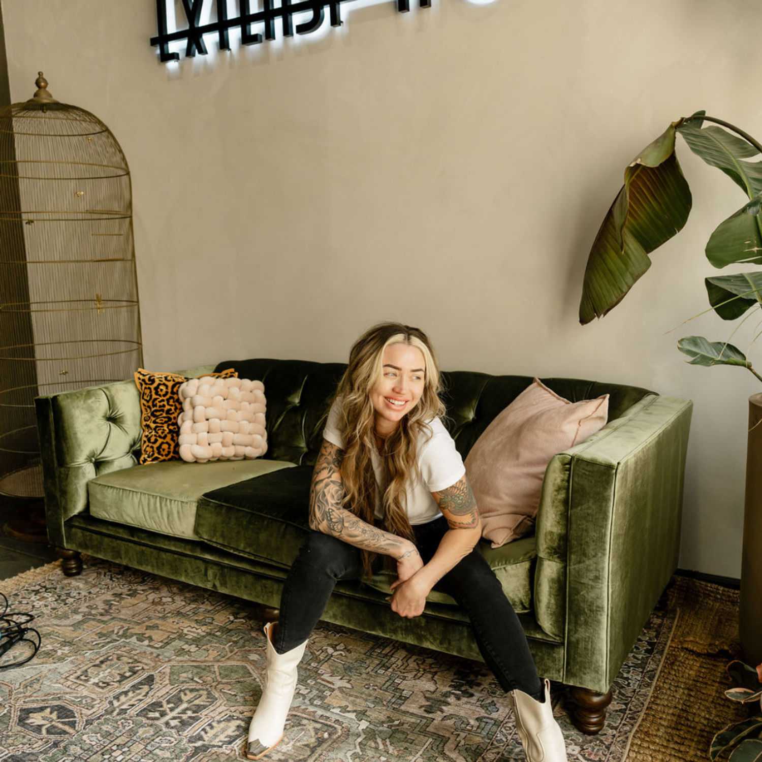 Portrait of Shannon, a professional stylist at Extension 809, showcasing their expertise and style.